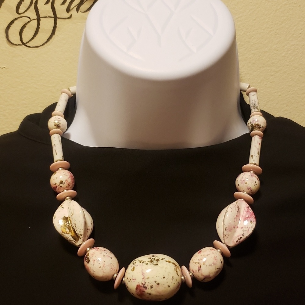Beautiful women's fashion necklace white and pink